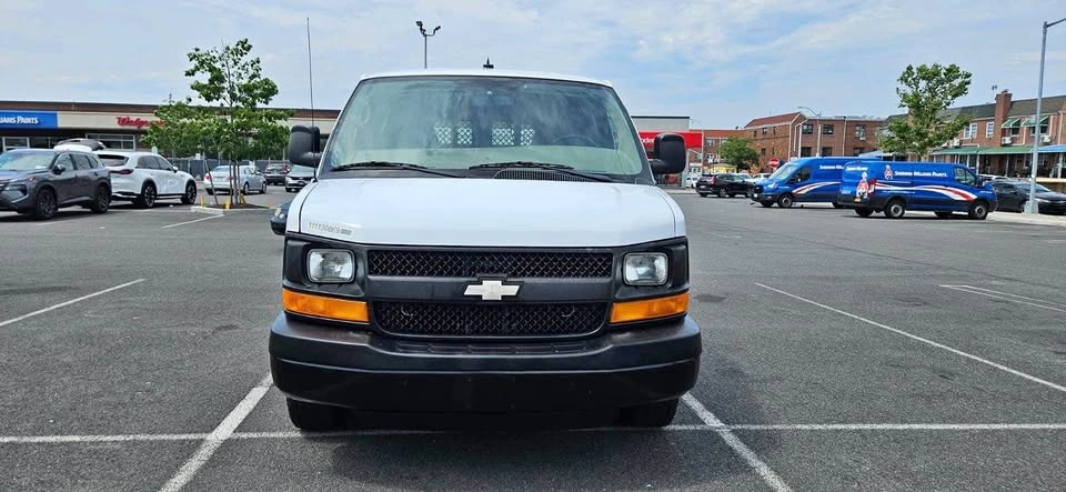 2011 Chevrolet G-Series 2500 · Van