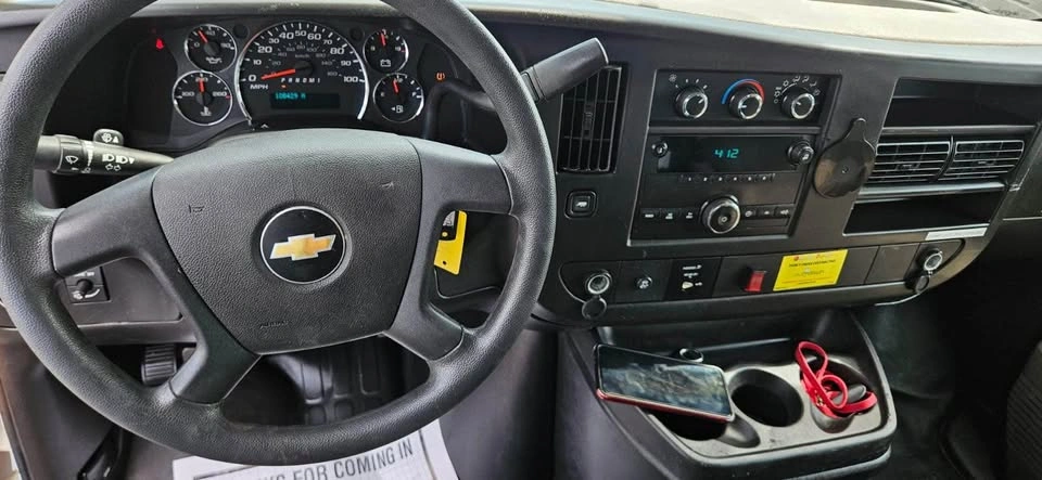 2011 Chevrolet G-Series 2500 · Van - photo 4