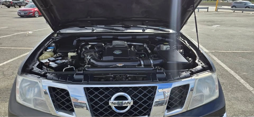 2011 Nissan Frontier Crew Cab - photo 2