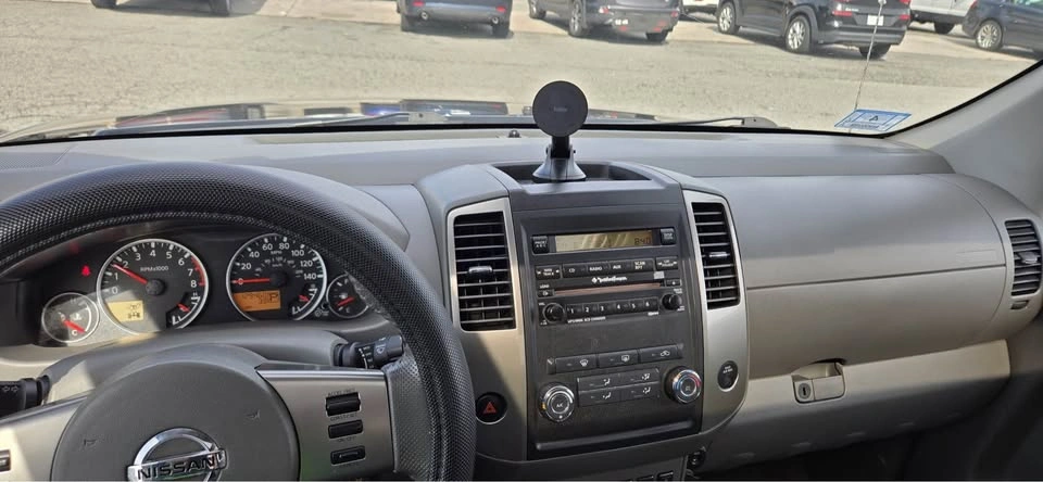 2011 Nissan Frontier Crew Cab - photo 4