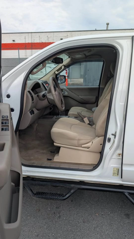 2012 Nissan Frontier SV Pickup 4D 6 ft - photo 5