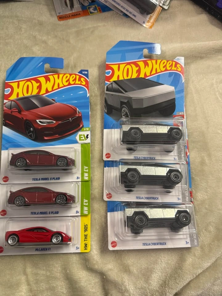 Hot Wheels Mainline Die-Cast Car Collection - photo 3