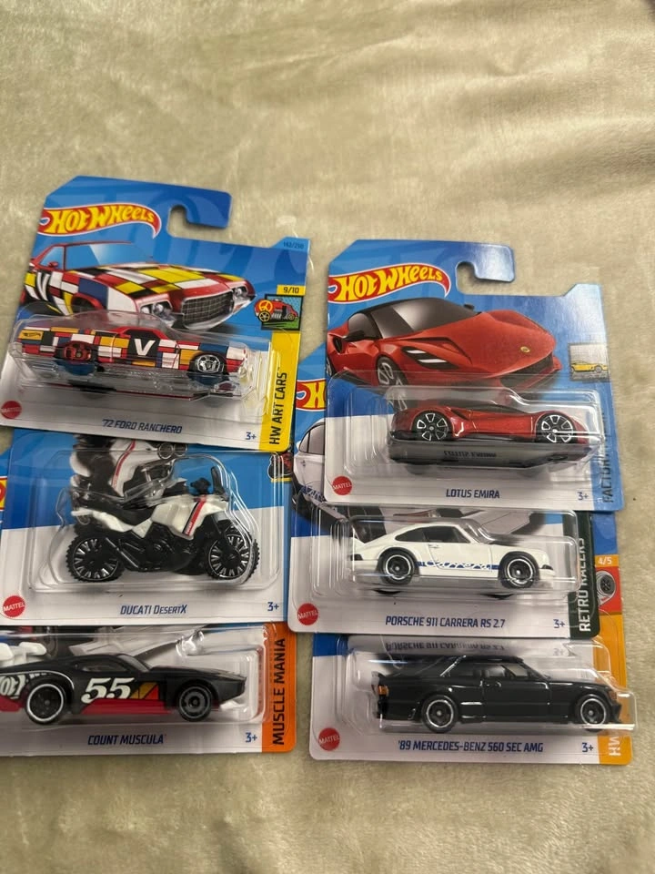 Hot Wheels Mainline Die-Cast Car Collection - photo 4