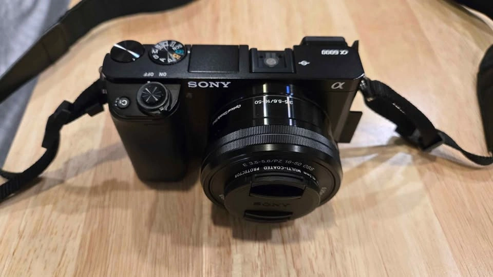 Sony a6000 - VERY LOW Shutter Count - photo 3