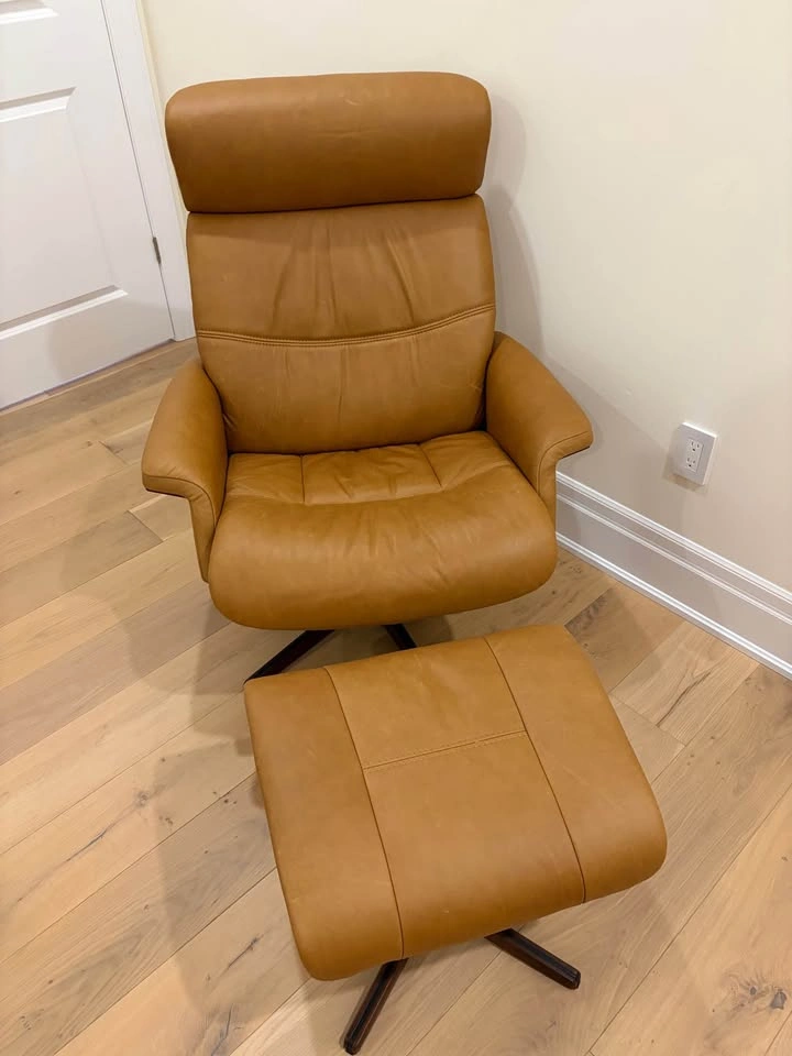 Mobilia Nell Leather Recliner and Ottoman Set - photo 2