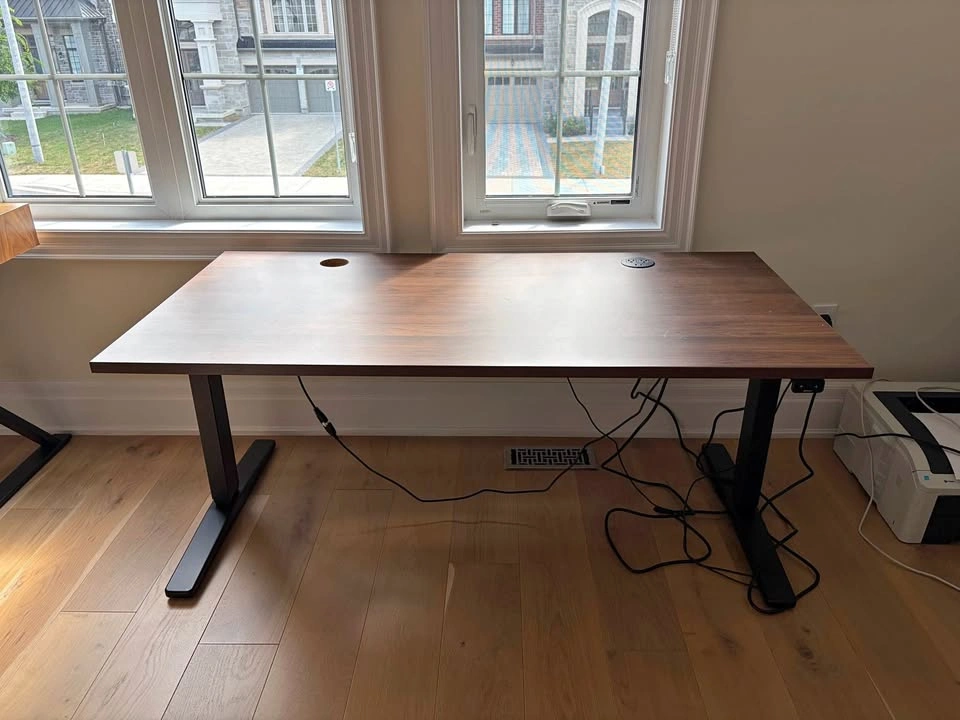 UPLIFT Standing Desk