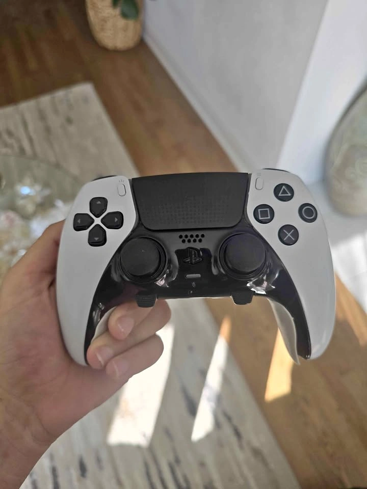 PS5 edge controller with case