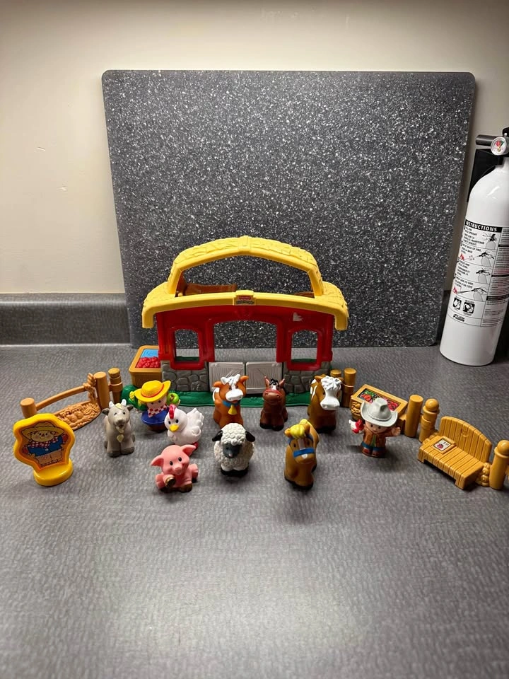 Little People small barn and animals