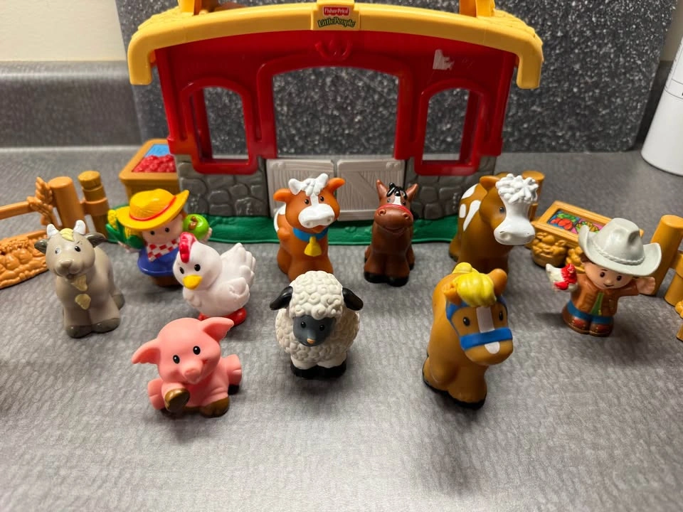 Little People small barn and animals - photo 3
