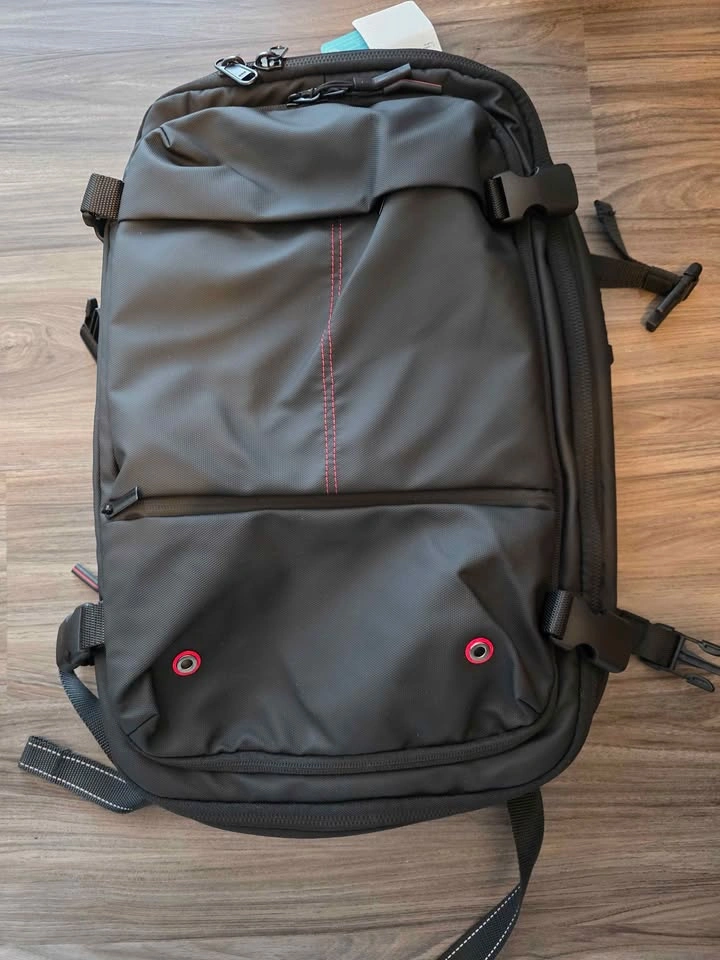 Travel backpack with vacuum pocket - photo 4