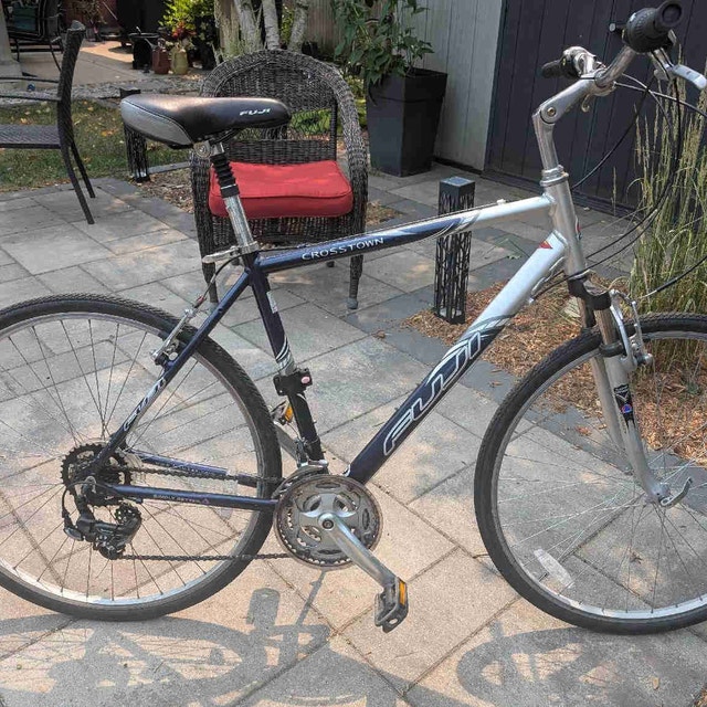 Fuji crosstown commuter bike