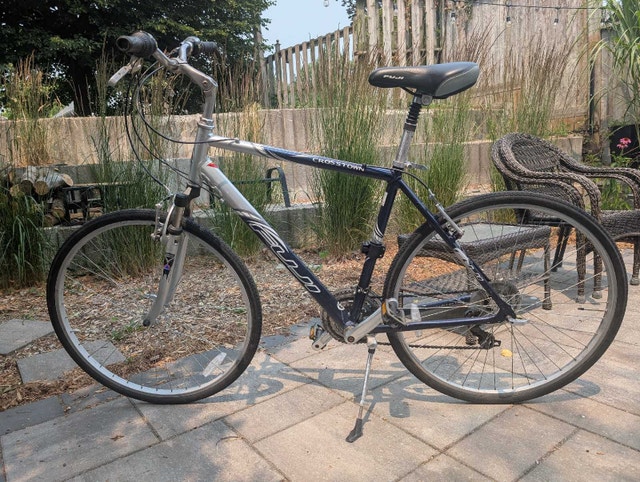 Fuji crosstown commuter bike - photo 2