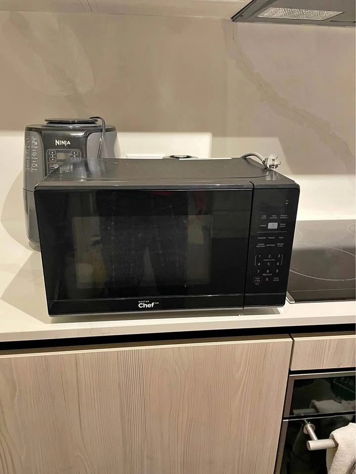 Master Chef Microwave | Black | Compact Countertop Microwave