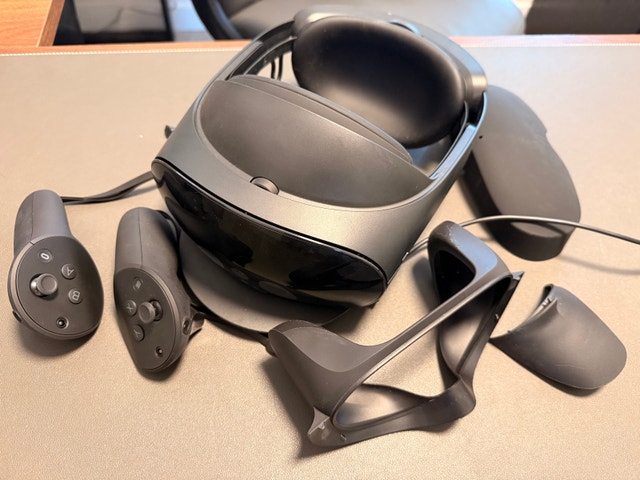Meta Quest Pro (Like new, with boxes and accessories)