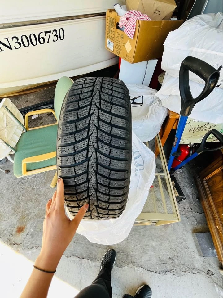 Laufenn I FIT Ice 215/55R16 Winter Tires
