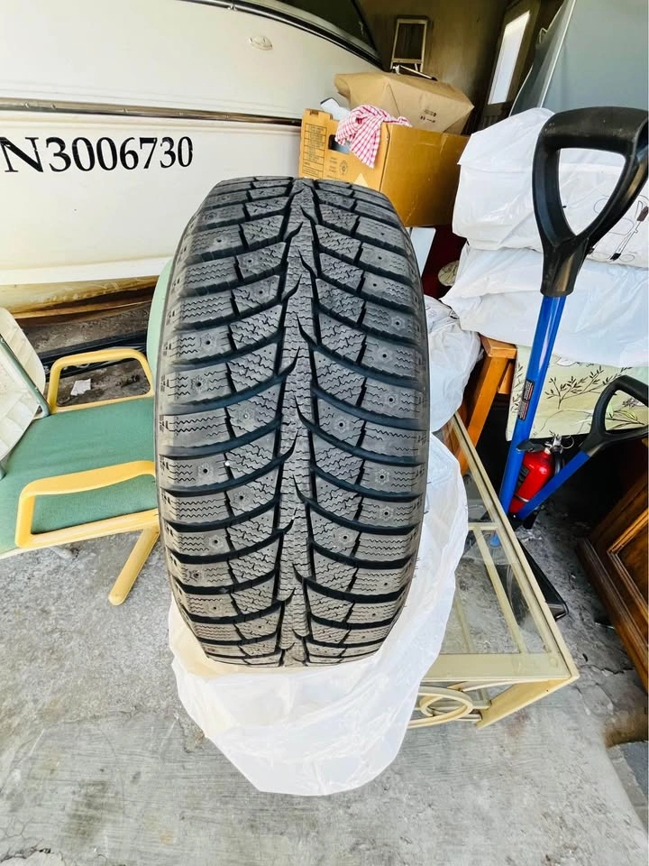 Laufenn I FIT Ice 215/55R16 Winter Tires - photo 3