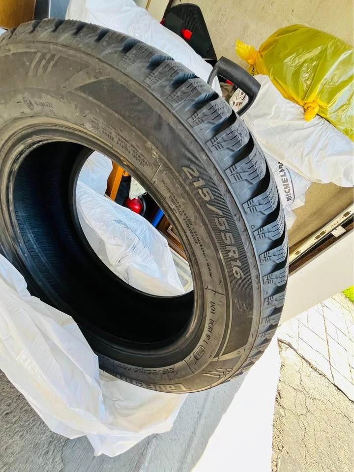 Laufenn I FIT Ice 215/55R16 Winter Tires - photo 4
