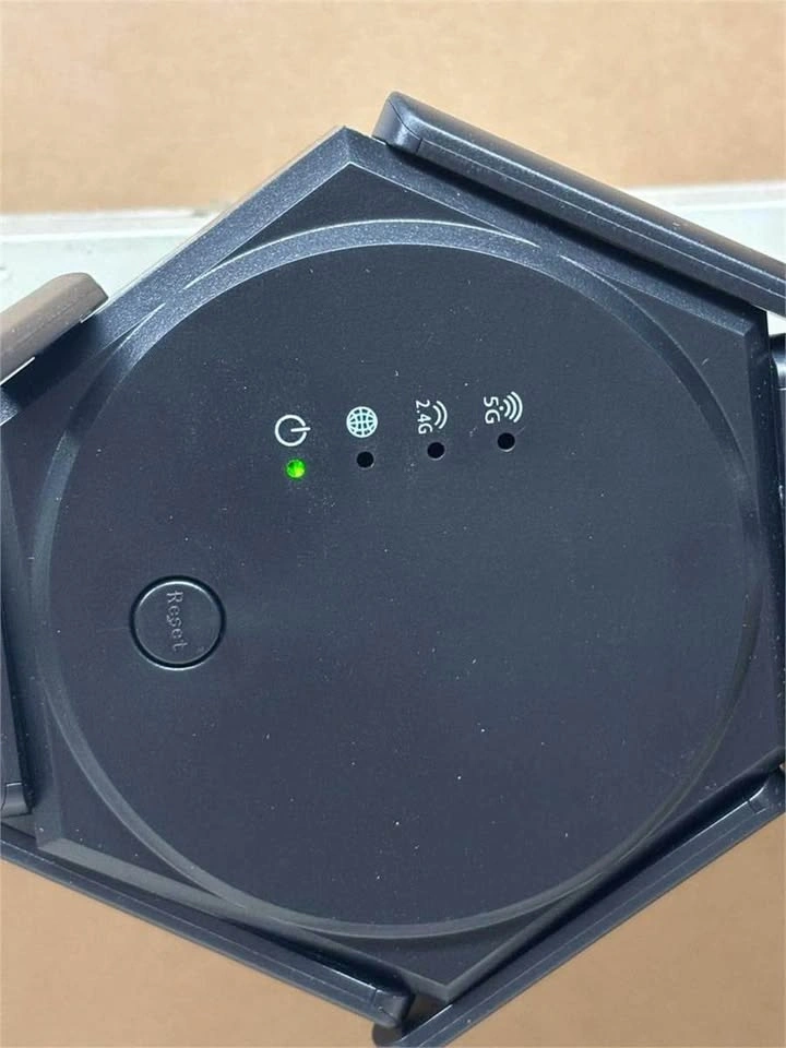 1200Mbps Dual Band WiFi Extender Signal Booster - photo 4