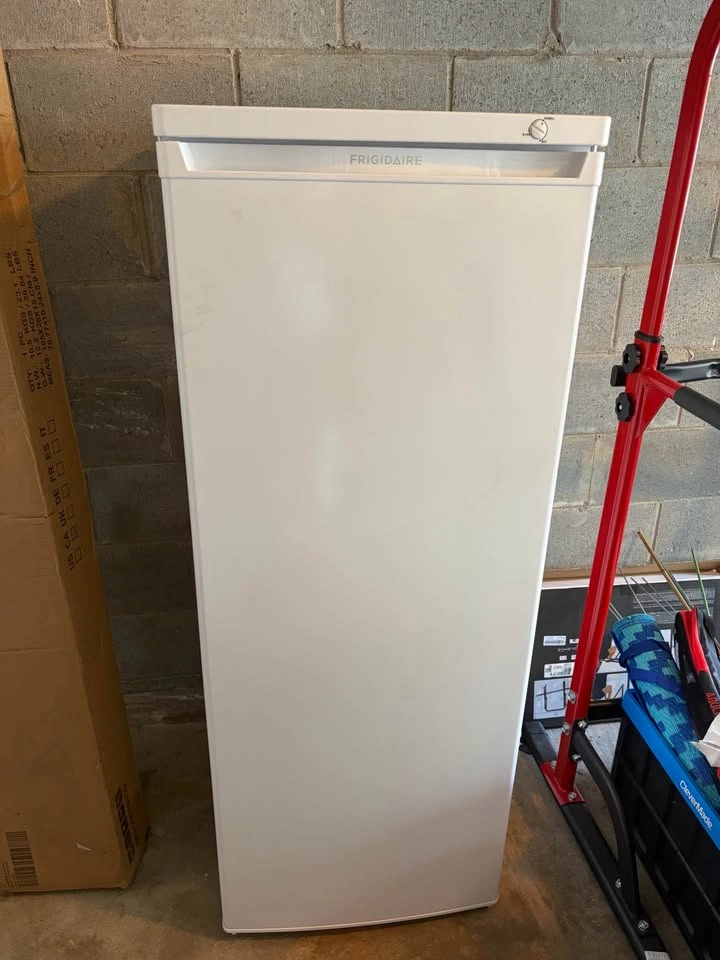 Frigidaire FFUM0623AW Upright Freezer