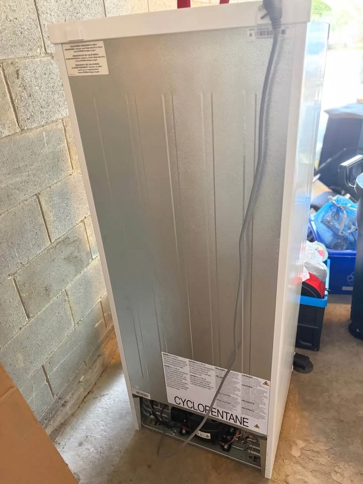 Frigidaire FFUM0623AW Upright Freezer - photo 4