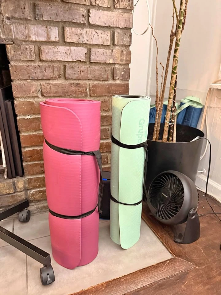 2 Premium non slip Fitness Mats + Carrying Straps (Mint & Pink)