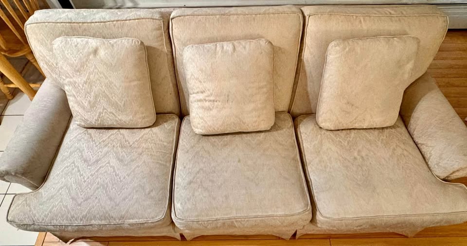 Complete Sofa Set (couch+love seat)