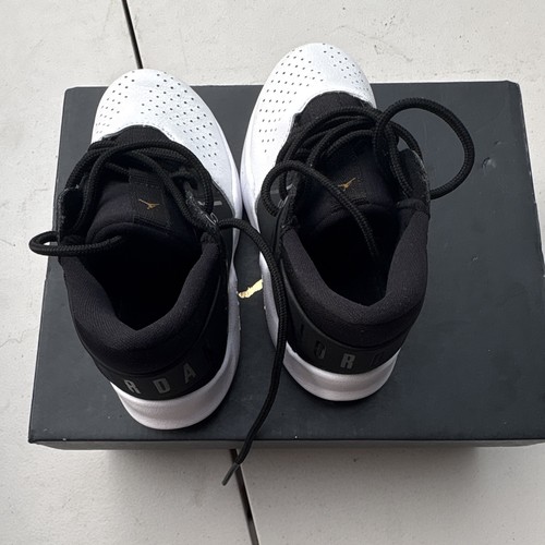 Jordan Ultra Fly 2 Unisex Kids Low Top Sneakers Black/White US 9 - photo 5