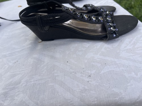 New York Transit Women’s Black Leather Rhinestone Sandals 8M - photo 5