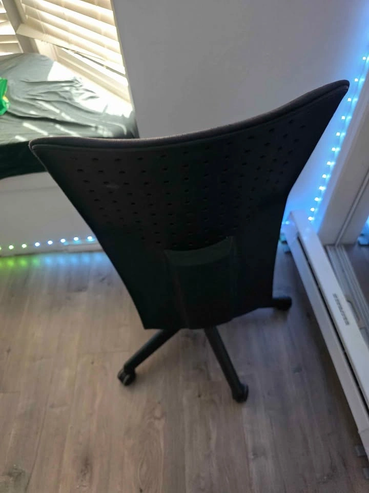 Chair - photo 2