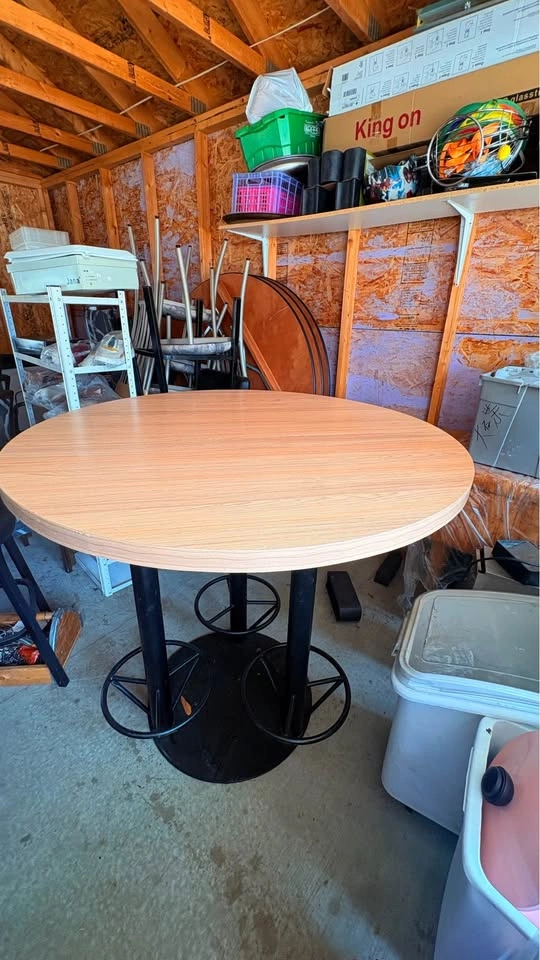 Round Bar Height Table with Stools - photo 2