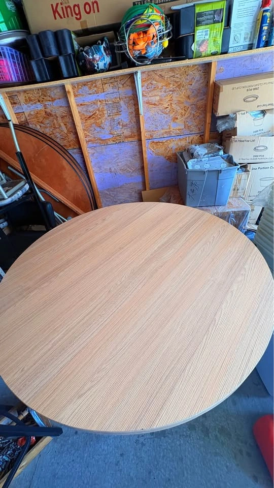 Round Bar Height Table with Stools - photo 3