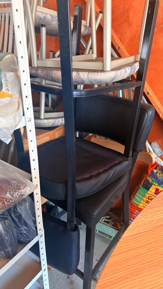 Round Bar Height Table with Stools - photo 5