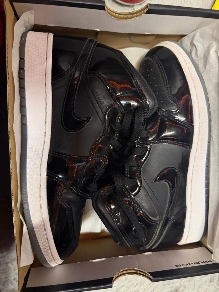 Air Jordan 1 Mid SE Black/Dark Concord Size 5Y – With Original B - photo 2