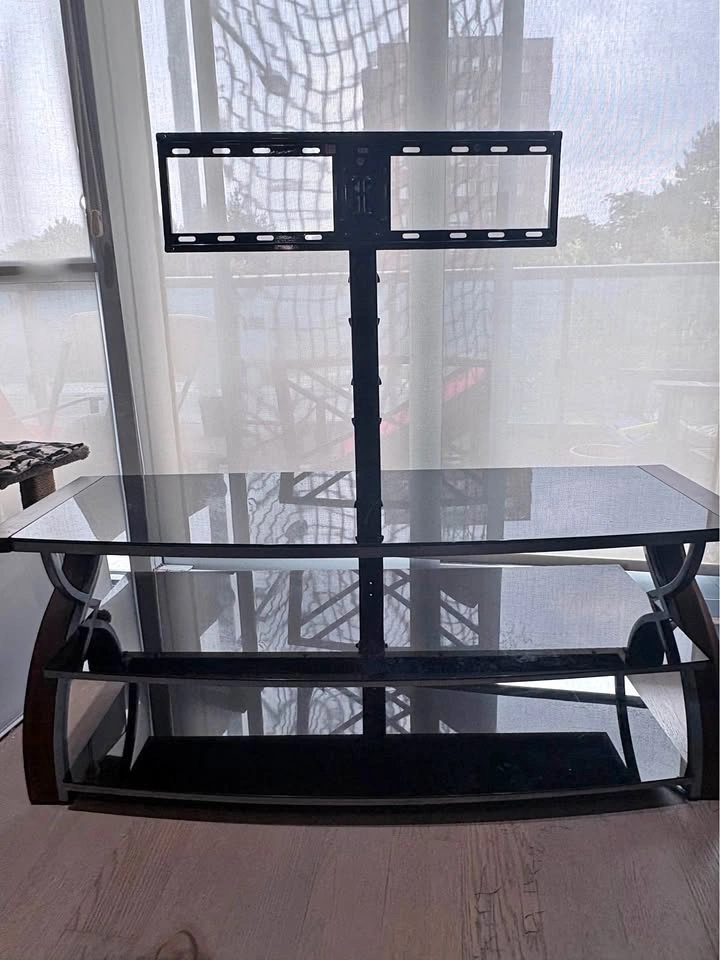 Sturdy good quality tv stand - need gone asap