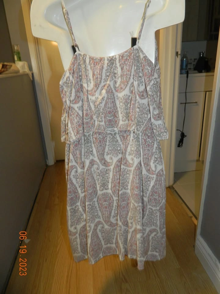 OLD NAVY DRESS WITH LOOSE OVERLAY ON TOP...SIZE M...EUC - photo 2