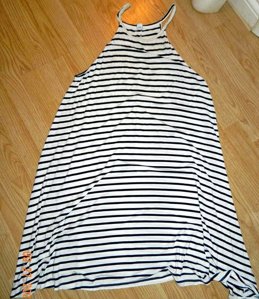 OLD NAVY LOOSE FIT DRESS...SOFT AND STRETCHY...SIZE XL TALL...LI