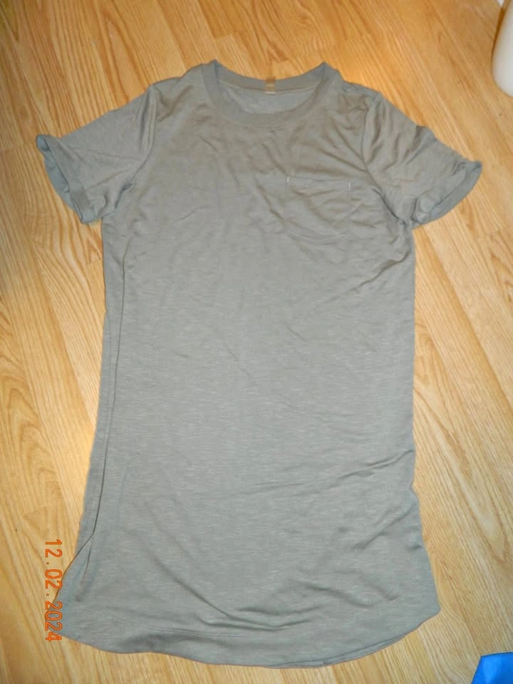 HYBA TSHIRT DRESS...size M...EUC