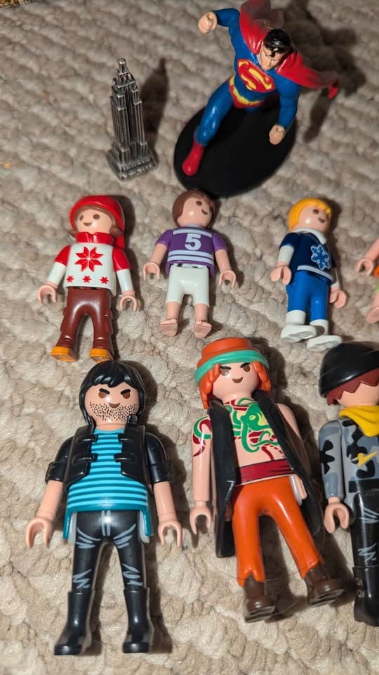 Vintage Toy Lot – Playmobil Figures + Superman Figure 🧸🦸‍♂️ - photo 5