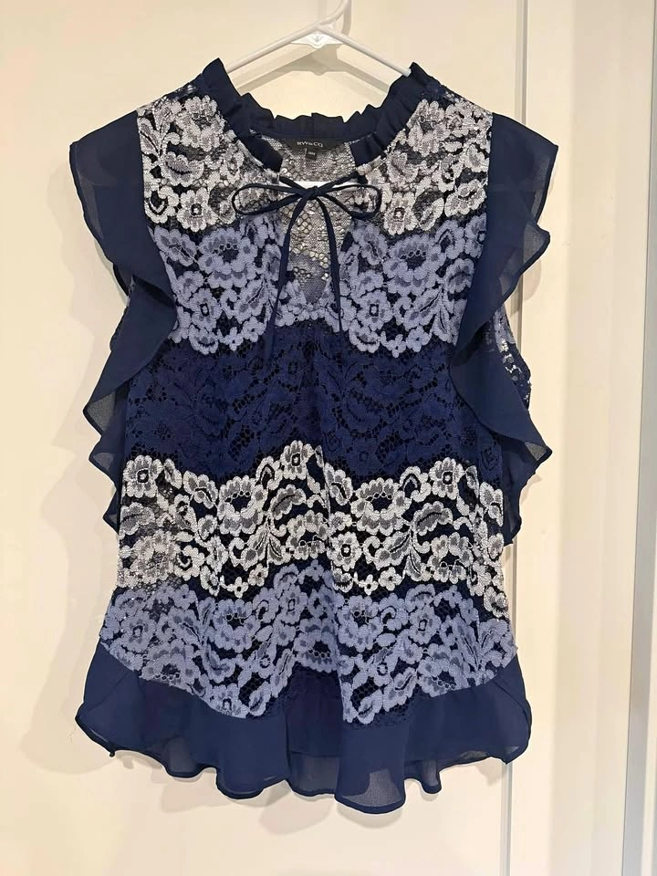 RW&CO cute blouse