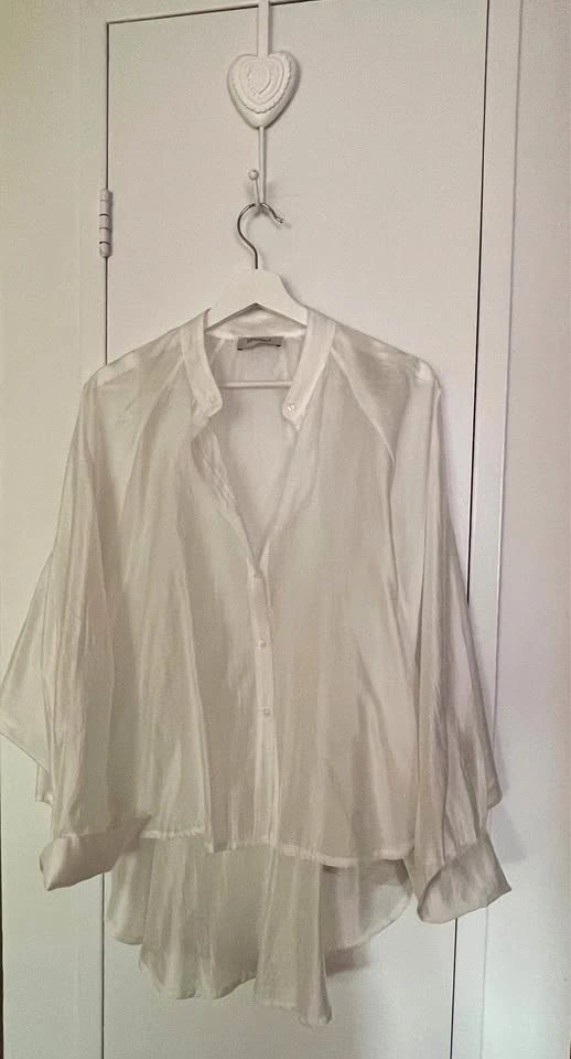 Chic women’s high-low cut, white chiffon blouse