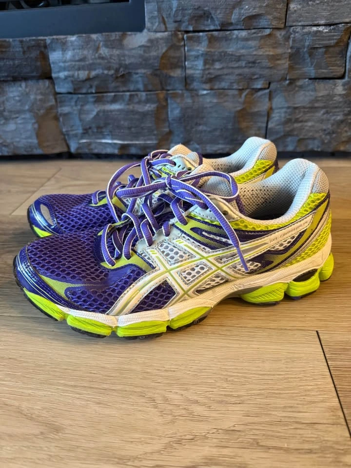 Women’s Asics Shoes - photo 2
