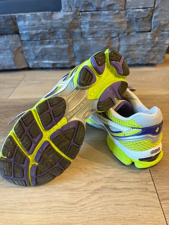 Women’s Asics Shoes - photo 4