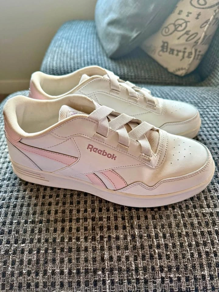 Women’s Reebok shoes