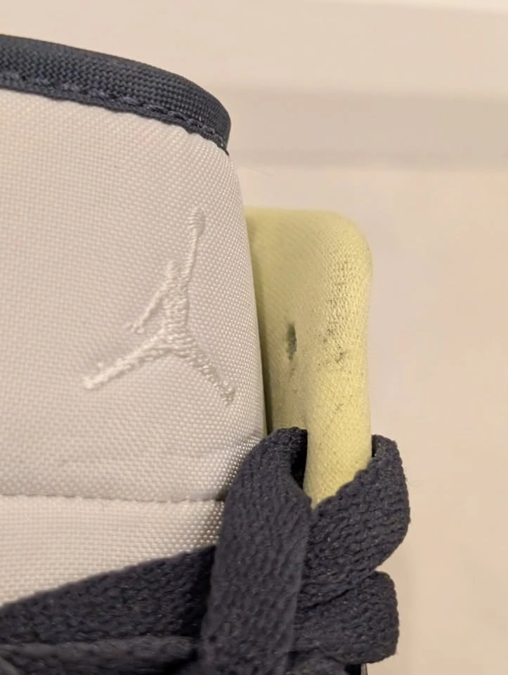 Air Jordan 1 Low SE Thunder Blue/ White Womens Size 6.5 - photo 5