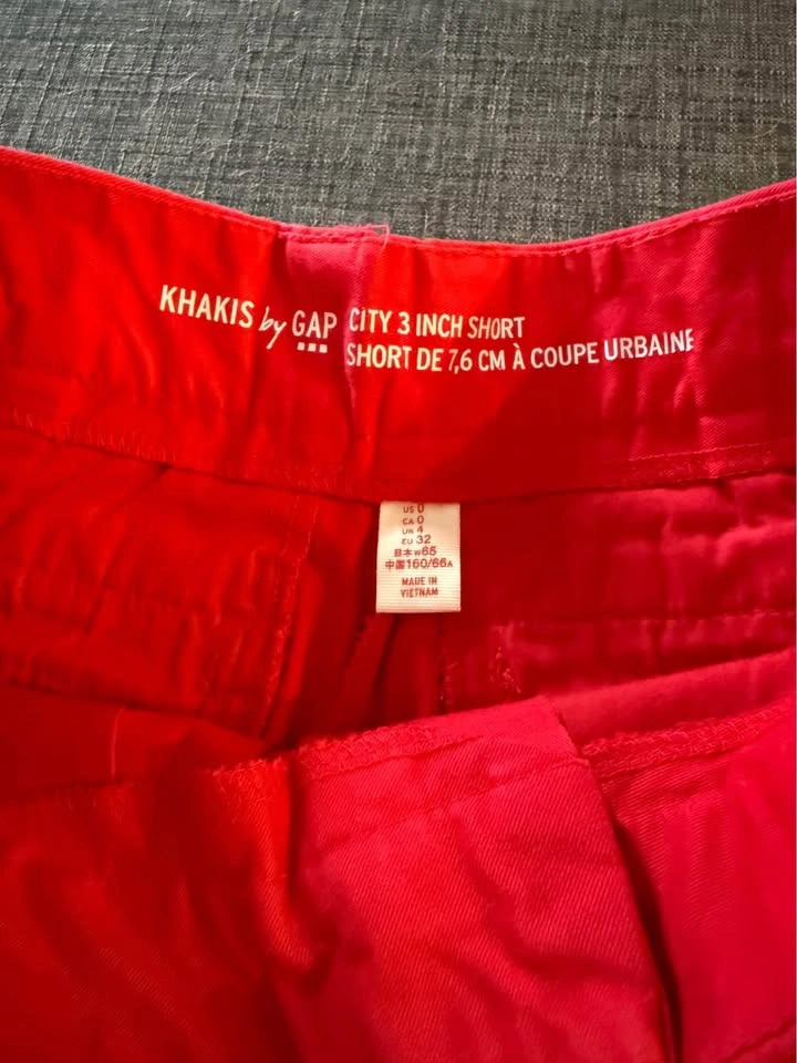 Gap red shorts - photo 2