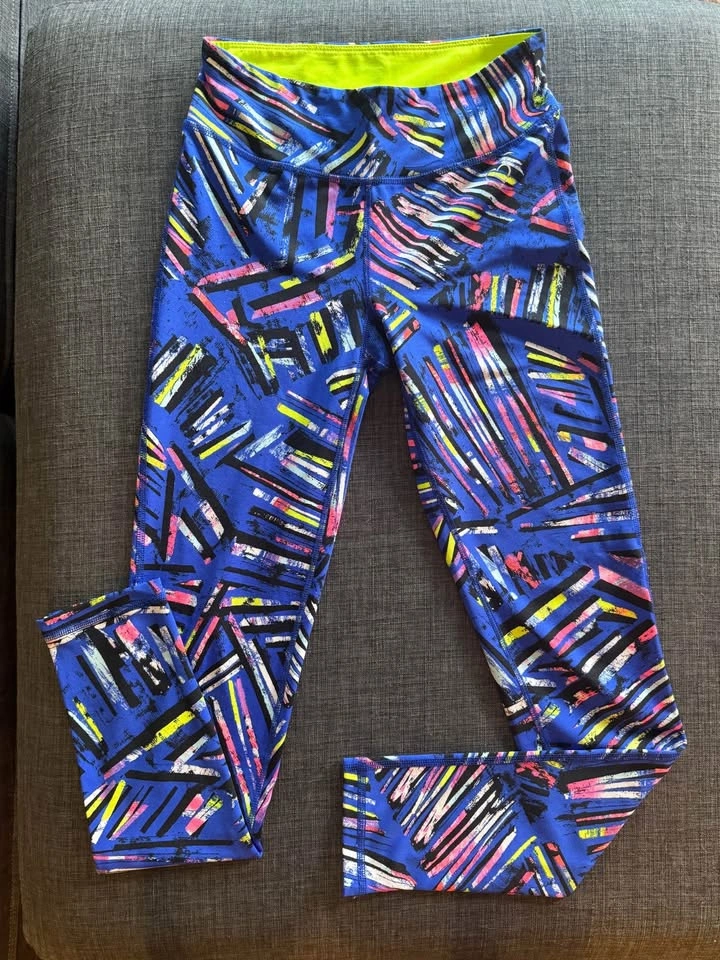 Colourful stretching leggings