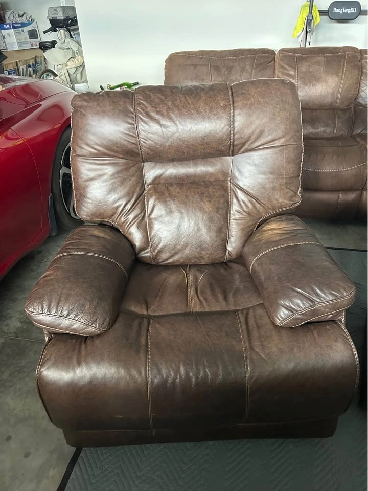 Set of 2 Electric Power Recliner Arm Chairs - Dark Brown Leather - photo 2