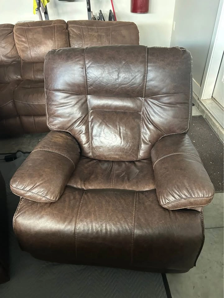 Set of 2 Electric Power Recliner Arm Chairs - Dark Brown Leather - photo 3
