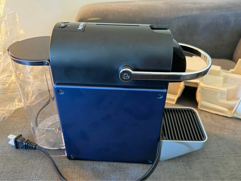 Nespresso Original Pixie Coffee Machine - photo 2