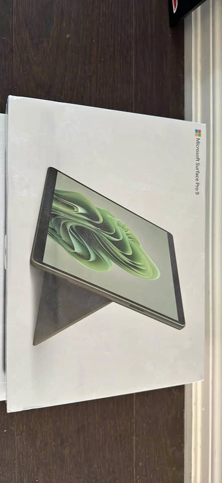 NEW Sealed Surface Pro 9 i7 + Signature Keyboard